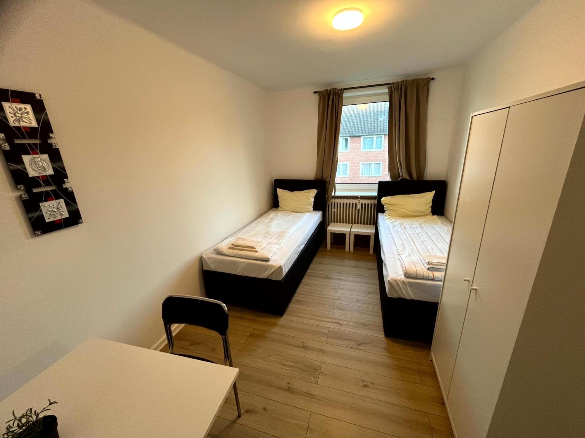 3-Zimmer Monteurwohnung Mit Balkon Ноймюнстер Экстерьер фото