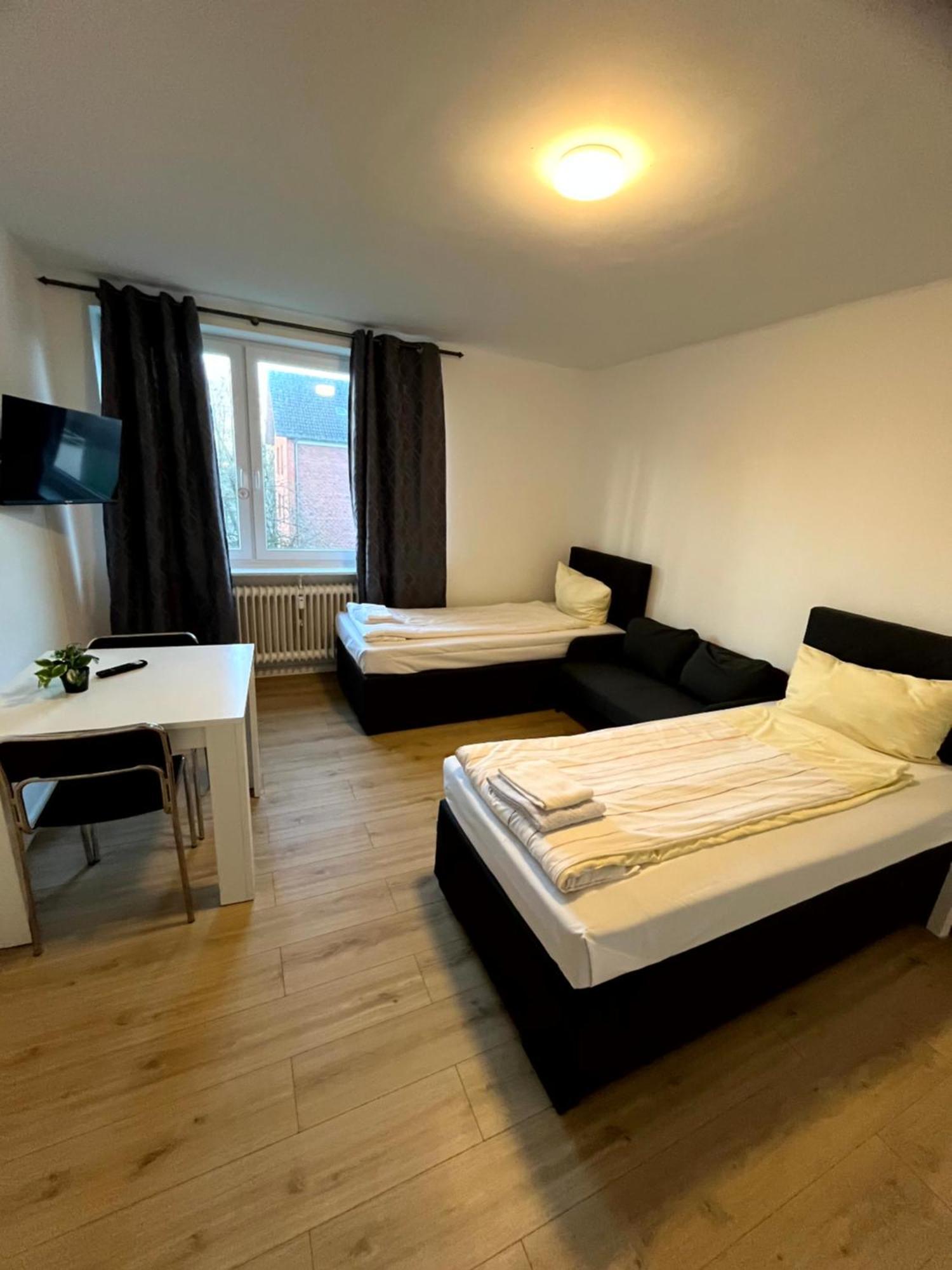 3-Zimmer Monteurwohnung Mit Balkon Ноймюнстер Экстерьер фото